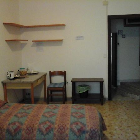 B&B Metro' Central Line Rome Exterior photo